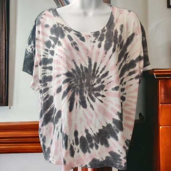 TORRID - CROP TEE -TIE-DYE WHITE - SZ 2x - Picture 8 of 9